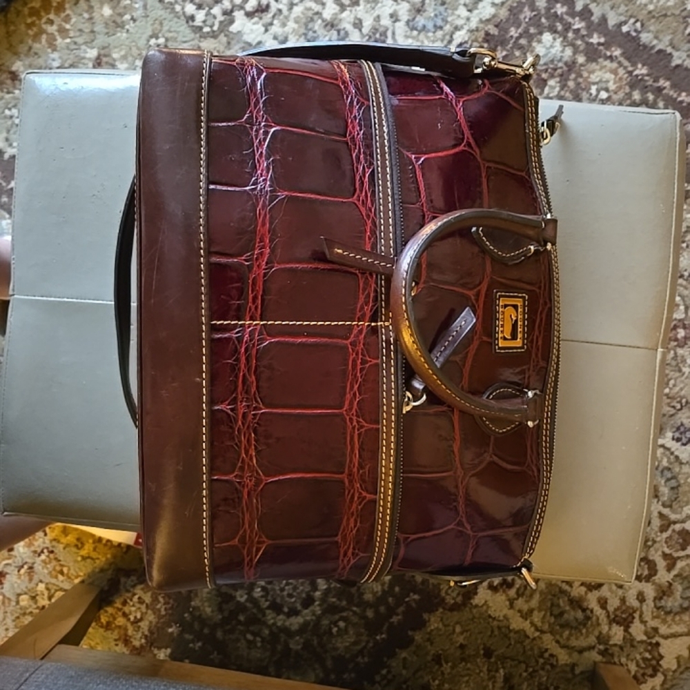 Dooney & Bourke hand bag